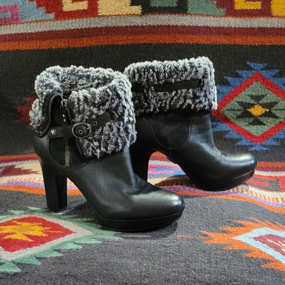 UGG Scarlett Ankle Boots in Black